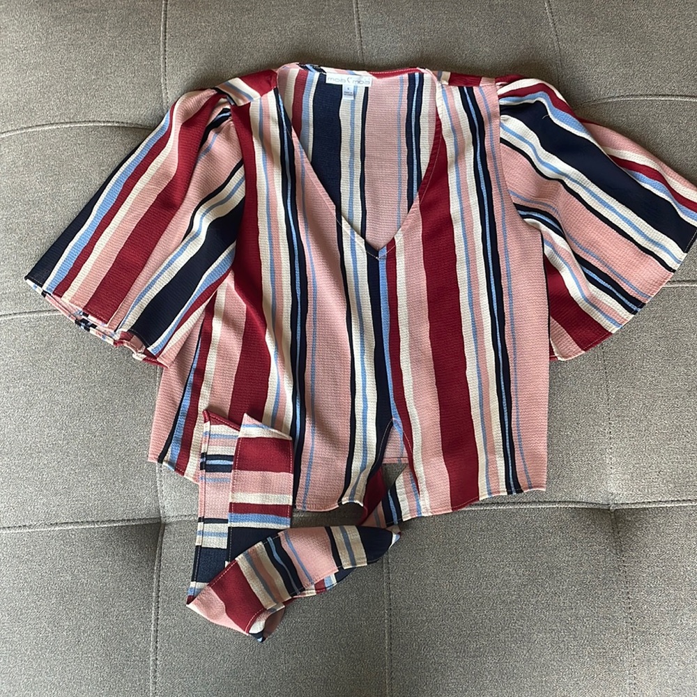 Cropped tied waist top!! Size small